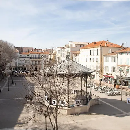 Beautiful Place Nationale In Old Town *