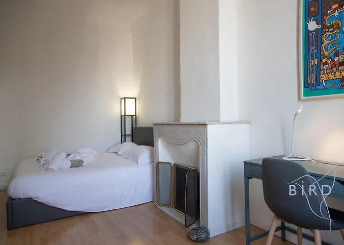 Beautiful Place Nationale In Old Town *